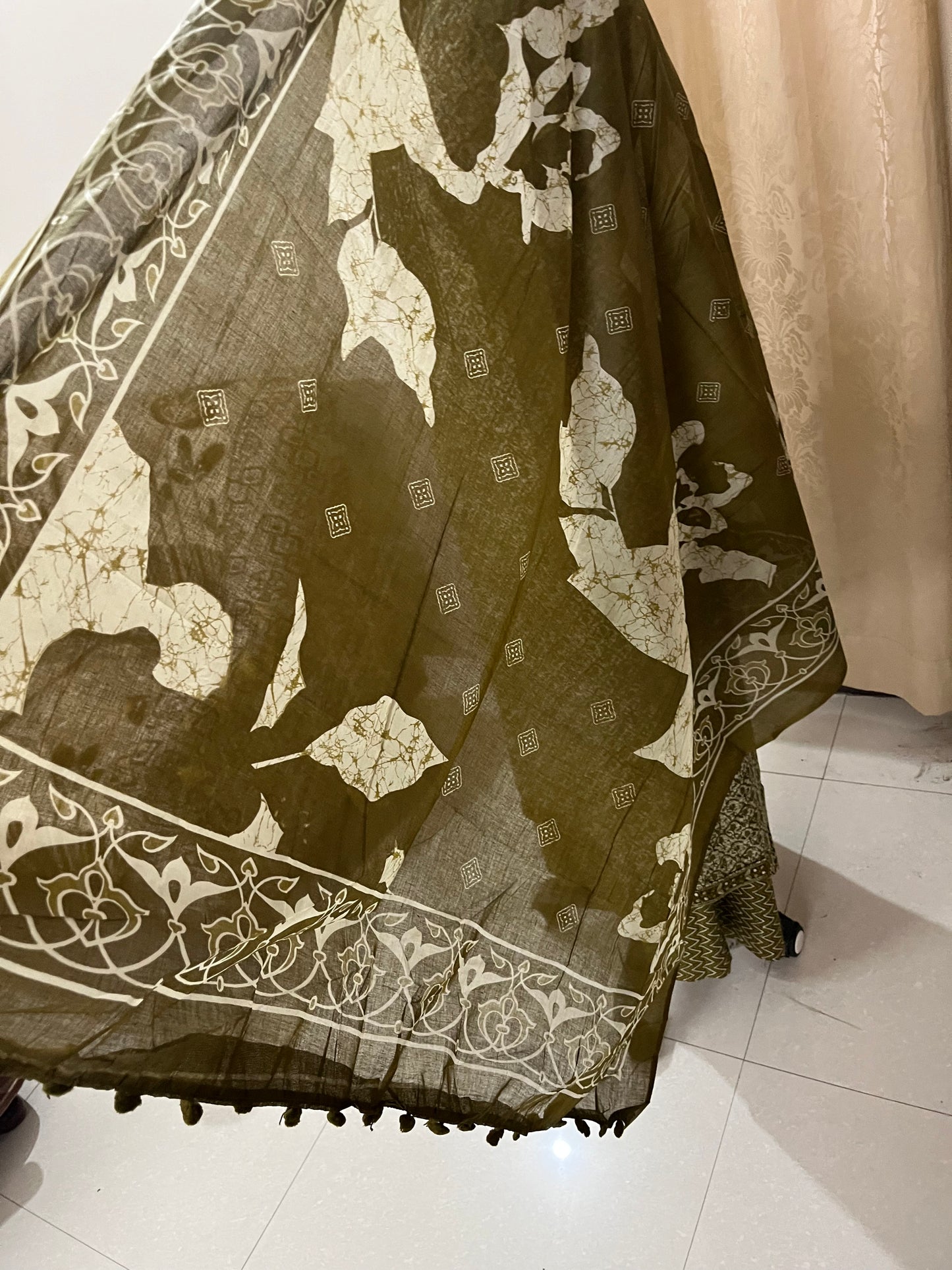 Sukoon Pure Cotton Suit Set with Embroidered Neck Patch - Mehndi Green