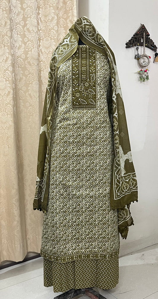 Sukoon Pure Cotton Suit Set with Embroidered Neck Patch - Mehndi Green