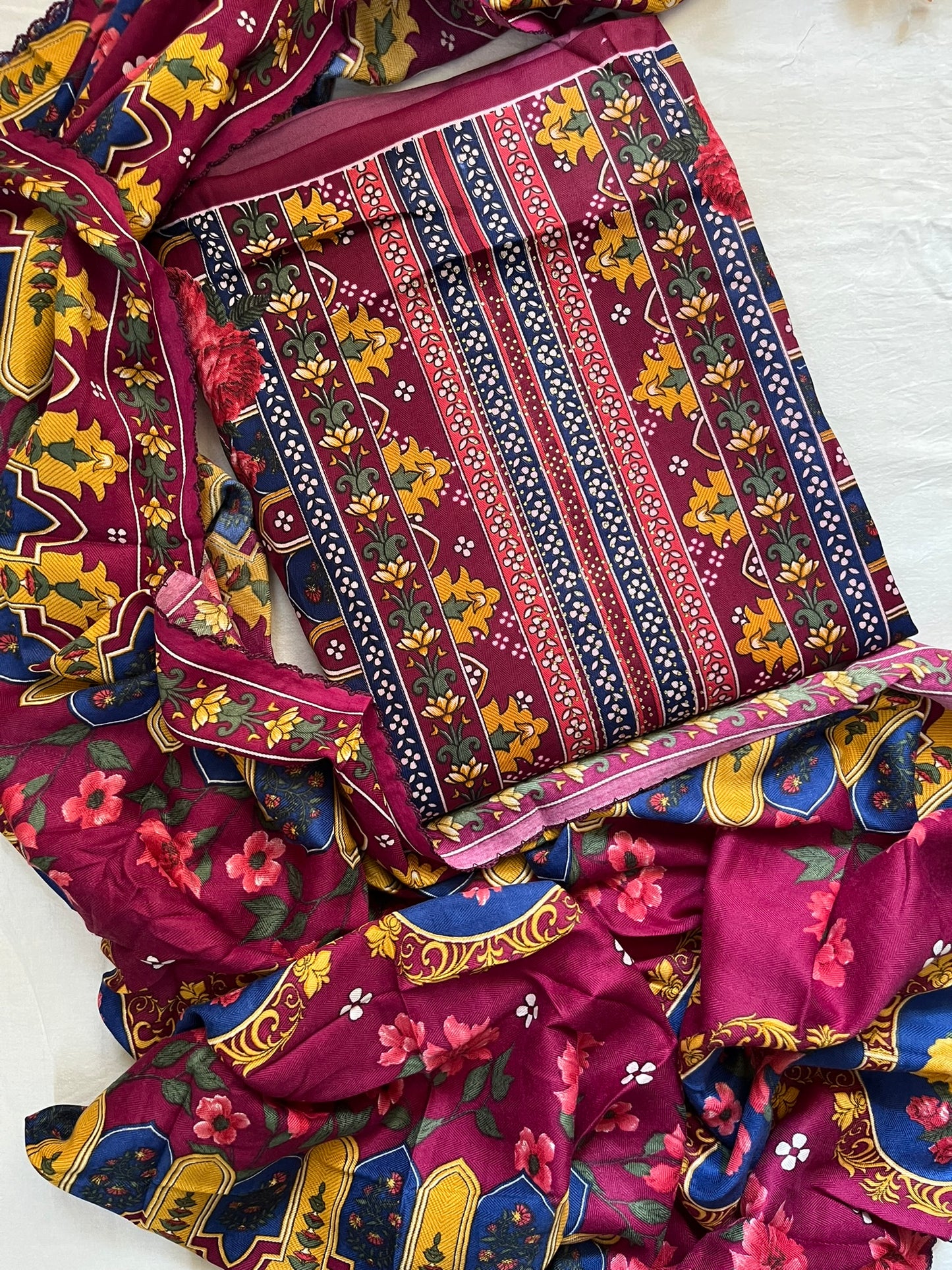 Pashmina Spun Digital Print Suit with Lace-Detail Stole & Plain Bottom