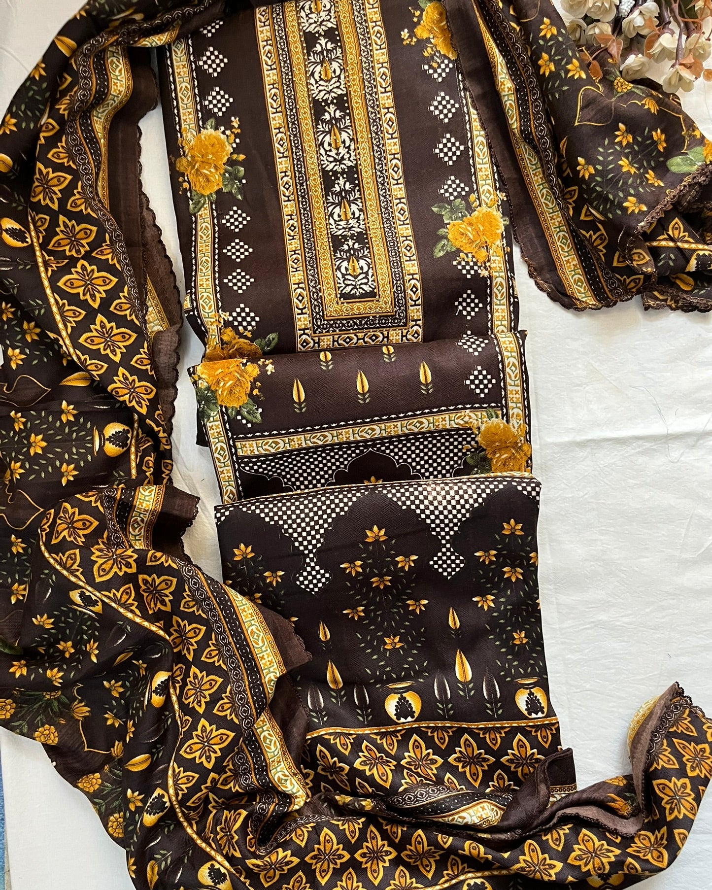 Pashmina Spun Digital Print Suit with Lace-Detail Stole & Plain Bottom