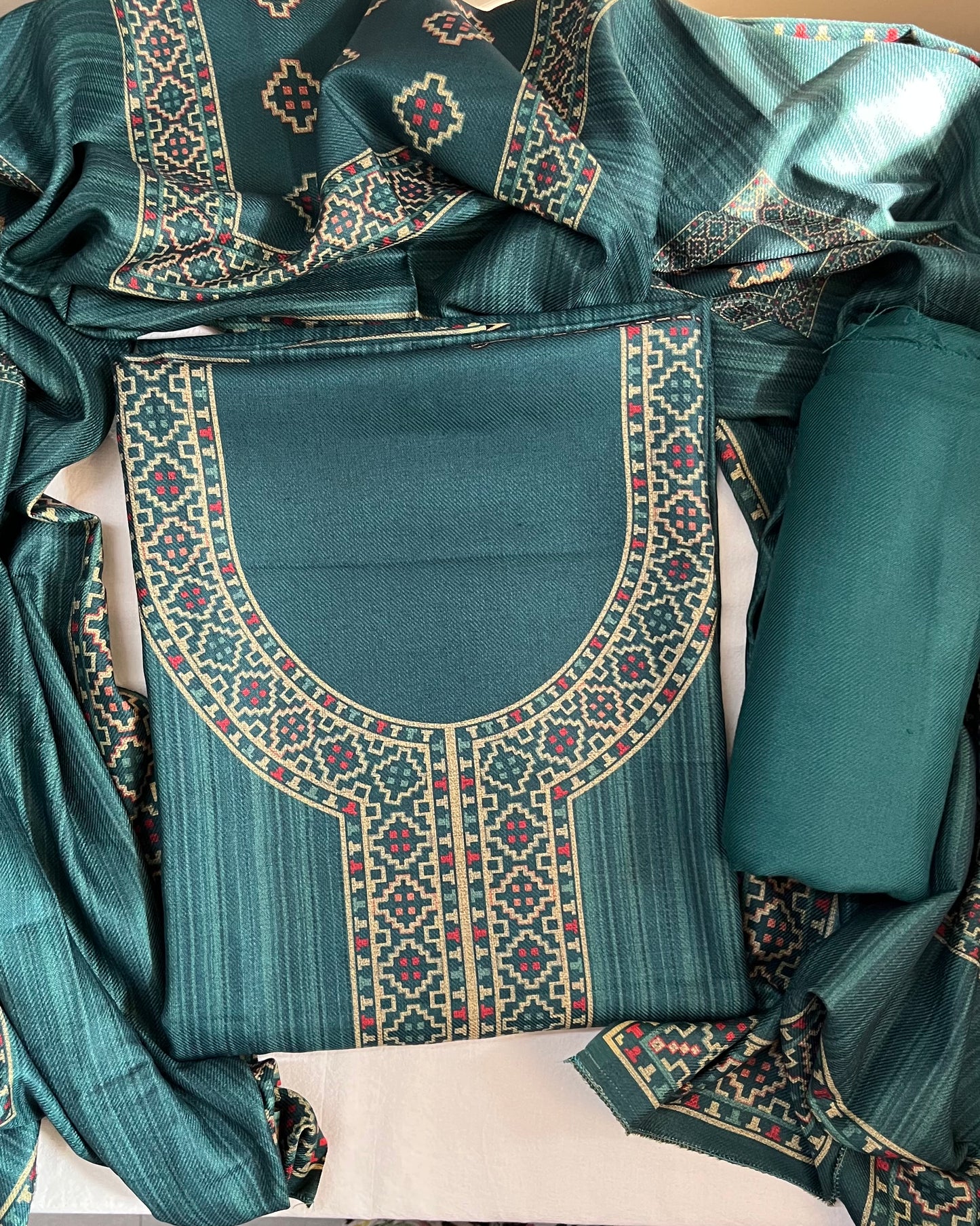 Pashmina Kullvi Digitally Printed Woolen Suit & Stole - Green