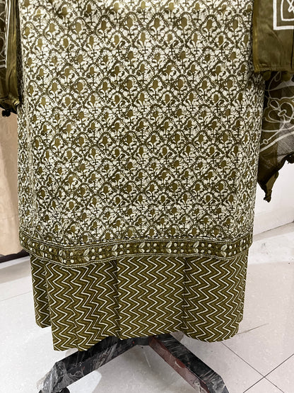 Sukoon Pure Cotton Suit Set with Embroidered Neck Patch - Mehndi Green